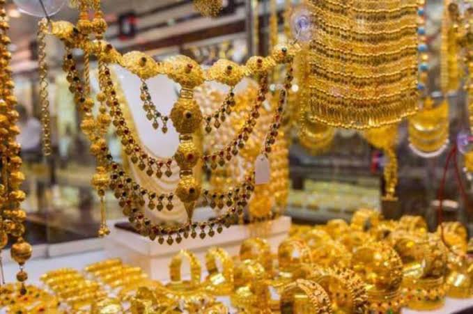 سونا ایک بار پھر سستا، آج فی تولہ کتنے روپے کم ہوا؟