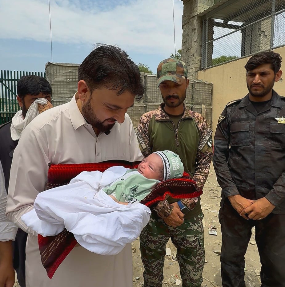 افغان نومولود بچے کو علاج کے لیے پاکستان میں داخلے کی خصوصی اجازت