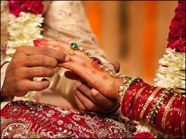 بغیر اجازت دوسری شادی کرنے والے خاوند پر جرمانہ غیر شرعی قرار