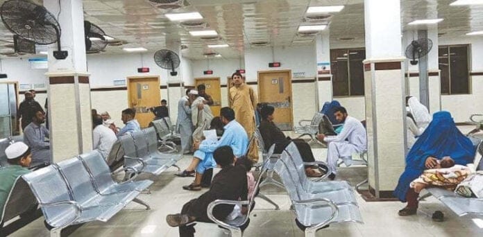 خیبرپختونخوا کے 37 سرکاری ہسپتال و صحت مراکز نجی شعبے کے حوالے کرنے کا فیصلہ، کن اضلاع کے مراکز شامل؟