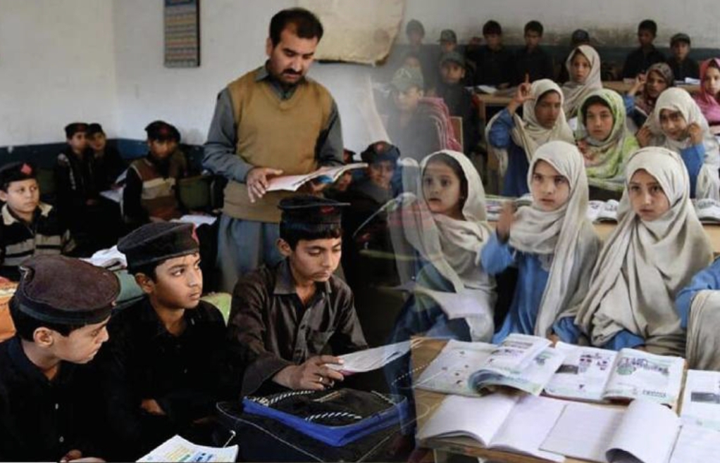 خیبرپختونخوا: سرکاری اسکولوں میں کتنے ہزار اساتذہ کی کمی ہے؟ رپورٹ سامنے آگئی