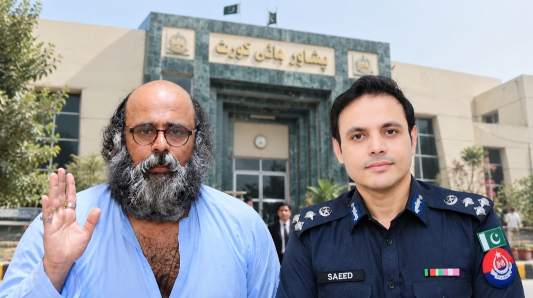 سی سی پی او ڈاکٹر میاں سعید احمد کے مبینہ بیان پر پشاور ہائی کورٹ میں  حیات روغانی نے درخواست دائر کردی 