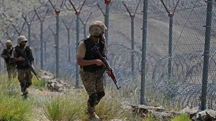 پاک افغان سرحد کے قریب دہشتگردوں کی پاکستان میں دراندازی کی کوشش ناکام، 15 دہشت گرد  ہلاک
