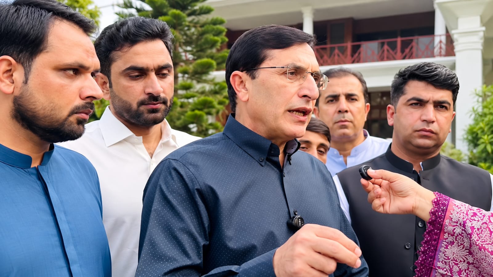 کیا خیبر پختونخوا میں واقعی گورنر راج نافذ ہے؟ بیرسٹر گوہر نے بتا دیا