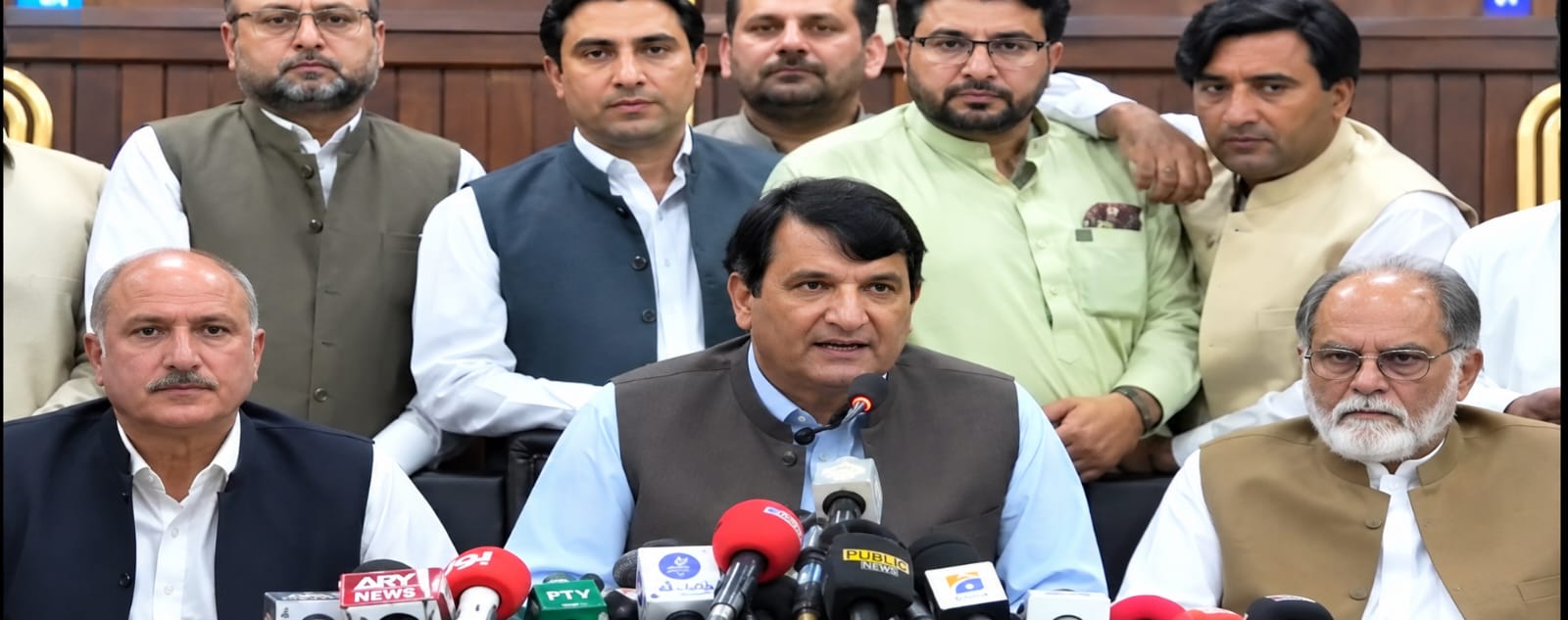 خیبرپختونخوا کے عوام گورنر راج کے نفاذ کو یومِ نجات کے طور پر دیکھ رہے ہیں، امیر مقام