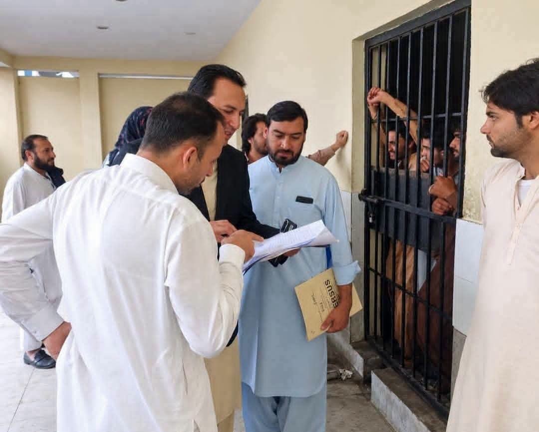 خیبر: ایمرجنسی اور گورنر راج کے خلاف احتجاج پر گرفتار پی ٹی آئی کے 40 کارکنان کی ضمانتیں منظور