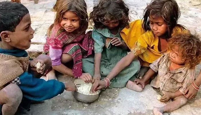 خوراک کا عالمی دن: کیا پاکستان میں ہر شخص کو صحت مند اور متوازن غذا میسر ہے؟