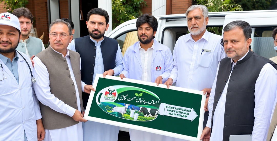مویشی پالنے والے کسانوں کے لیے خیبرپختونخوا حکومت کا ’’احساس بے زبان صحت گاڑی‘‘ منصوبہ، کیا سہولیات ملیں گی؟