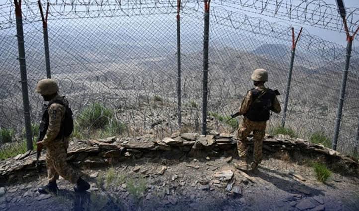 خیبرپختونخوا: پاک افغان سرحد پر افغان طالبان کی فائرنگ، جوابی کارروائی میں متعدد طالبان ہلاک، شپولا بیس کیمپ تباہ