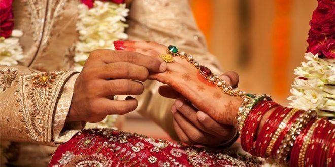 ویلینٹائن ڈے کے موقع پرکالج کی طالبات کا پسند کی شادی نہ کرنے کا حلف