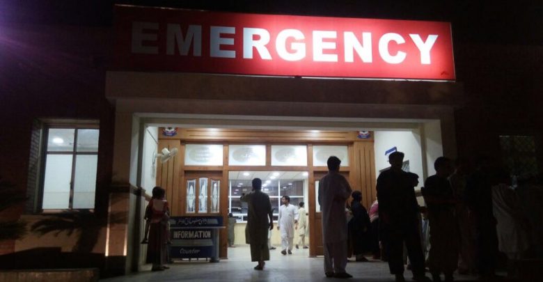 حیات آباد میڈیکل کمپلیکس میں داخلہ بند، مقامی مریضوں کا کیا بنے گا؟