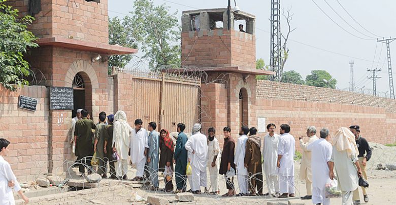 سنٹرل جیل پشاور: قیدیوں سمیت 30 افراد کورونا وائرس کا شکار ہوگئے