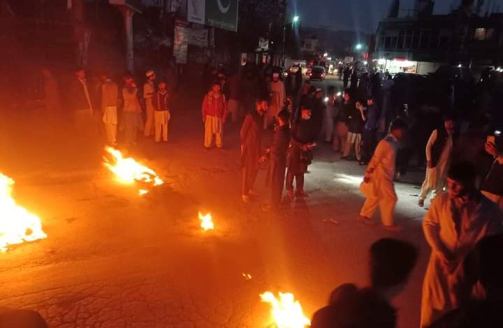 ایبٹ آباد، قیدی کے ہاتھوں قرآن مجید کی بے حرمتی پر شہر بھر میں پرتشدد مظاہرے