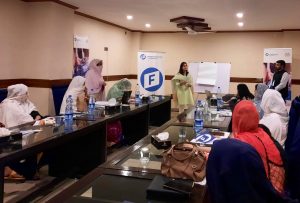 پشاور: ٹی این این اور ایف این ایف کے اشتراک سے خواتین بلاگرز کے لیے تربیتی ورکشاپ کا انعقاد