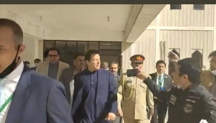 سانحہ اے پی ایس: وزیراعظم عمران خان سپریم کورٹ میں پیش