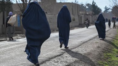 افغان خواتین کیا طالبان کی نئی پابندیاں خاموشی سے قبول کر لیں گی؟