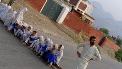 ضلع مہمند میں طالبات کا استانیوں کی غیر حاضری کے خلاف احتجاج
