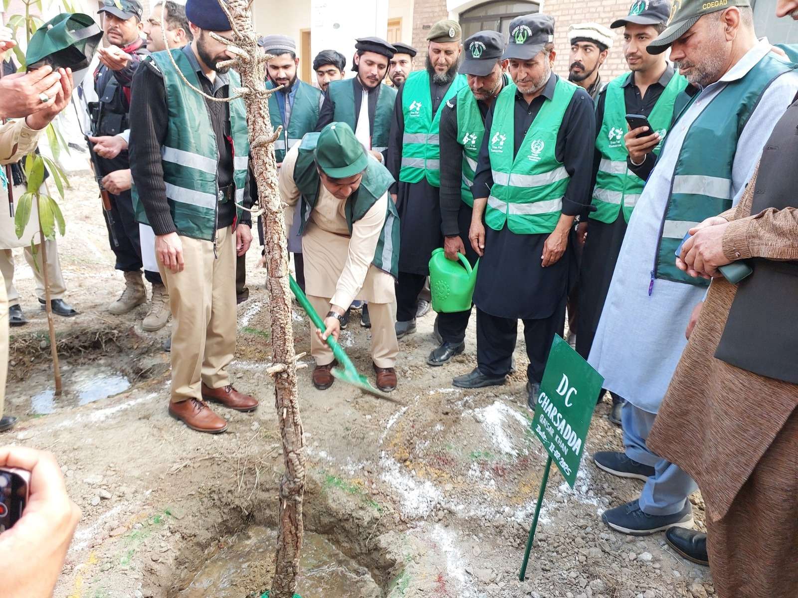کیا '2025 بلین ٹری سونامی پلس' منصوبہ موسمیاتی تبدیلی کا مقابلہ کر سکے گا ؟
